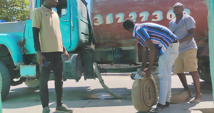 distribution d’eau de service a été réalisée au camp d’hébergement Institution Mixte de la Grâce, situé à Delmas 19, Nouvelle Jerusalem, Delmas 33 et DGPNH situé à Pacot dans le cadre du projet Services de Réponse Intégrée aux Communautés Touchées par la